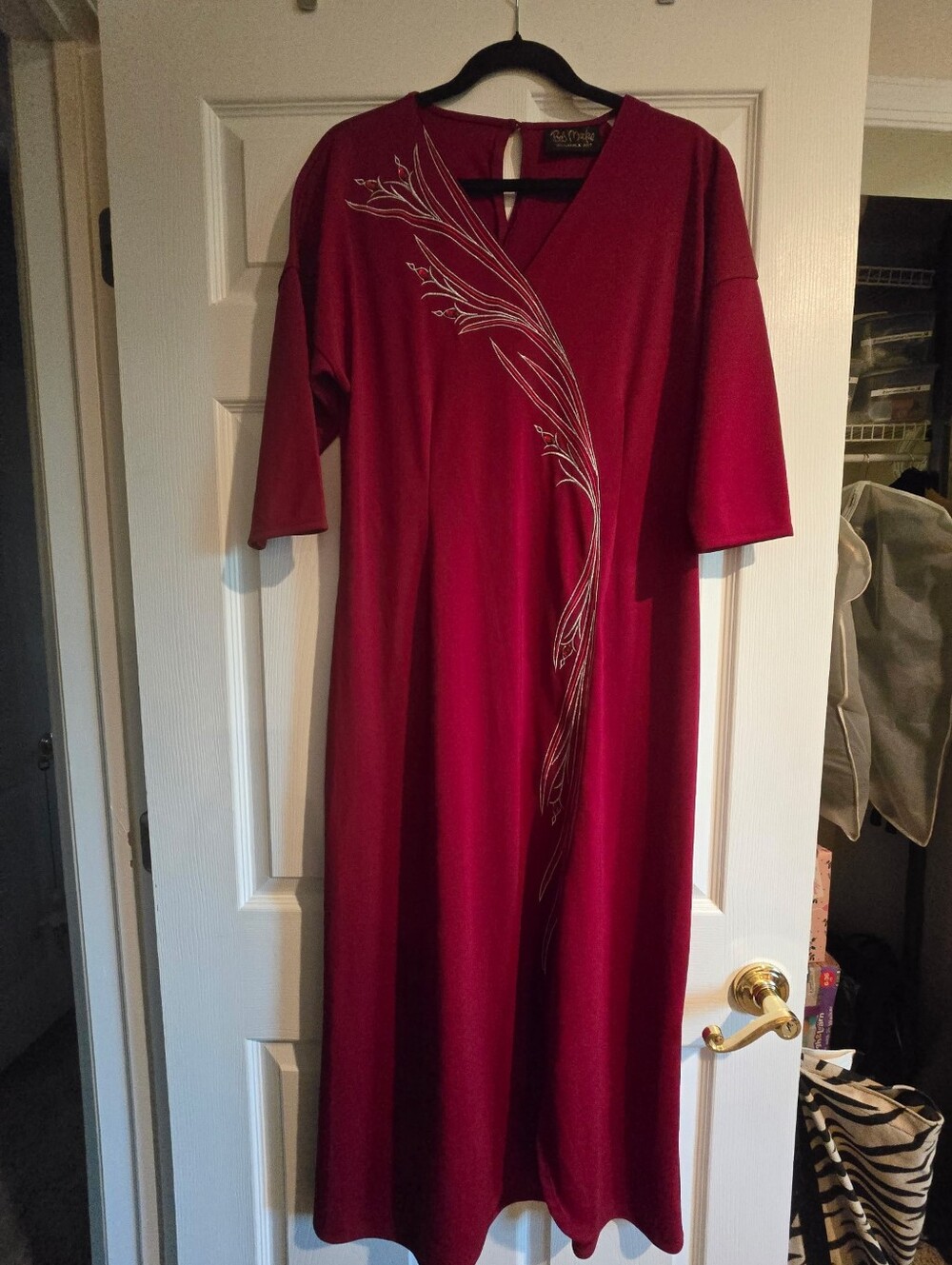 NWOT Bob Mackie Wearable Art Women's Red V-Neck Long Shift Dress Embroidered, S